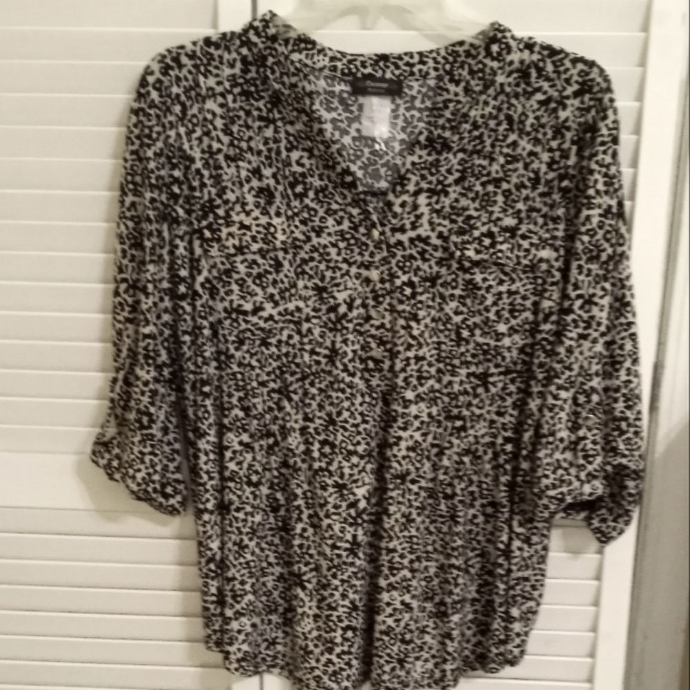 Women's Lg./Xl. Cucamo Petite Leppard 3/4 Roll Up Sleeve and Button Down